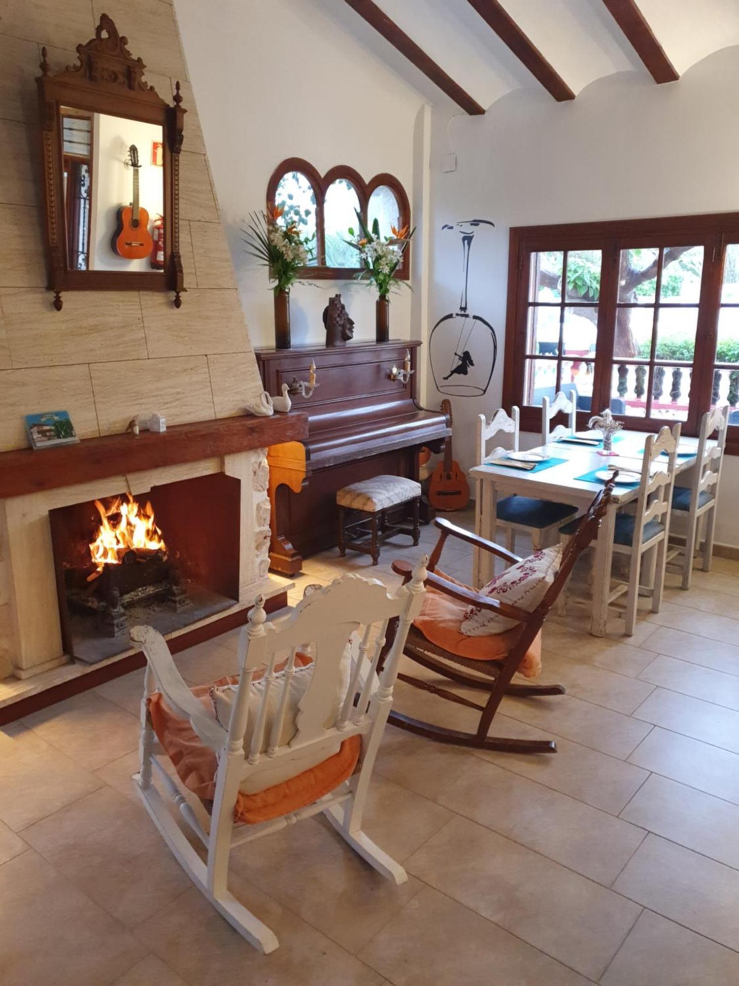 Hostal Mi Campana Дения Екстериор снимка