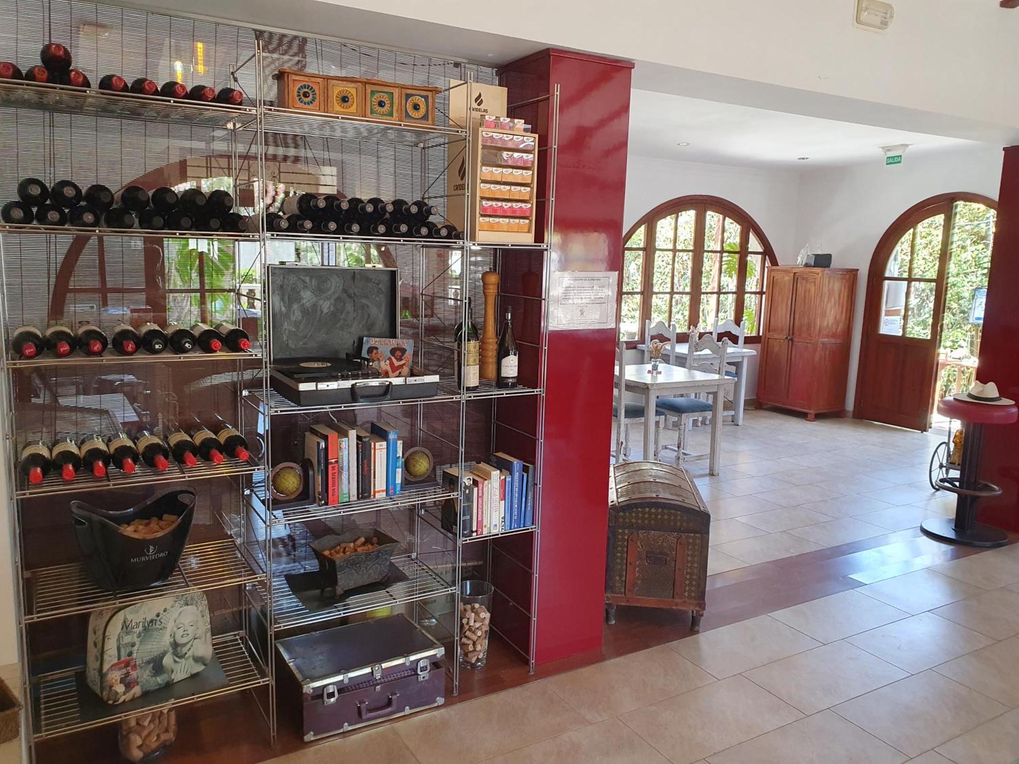Hostal Mi Campana Дения Екстериор снимка