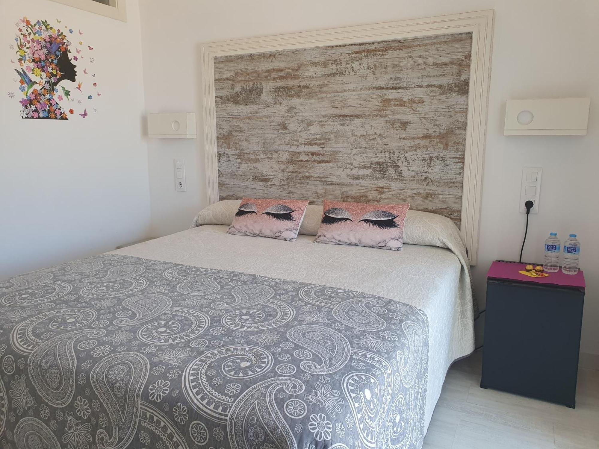 Hostal Mi Campana Дения Екстериор снимка